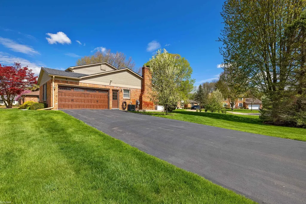 460 Abbey Wood Drive Rochester City MI 48306