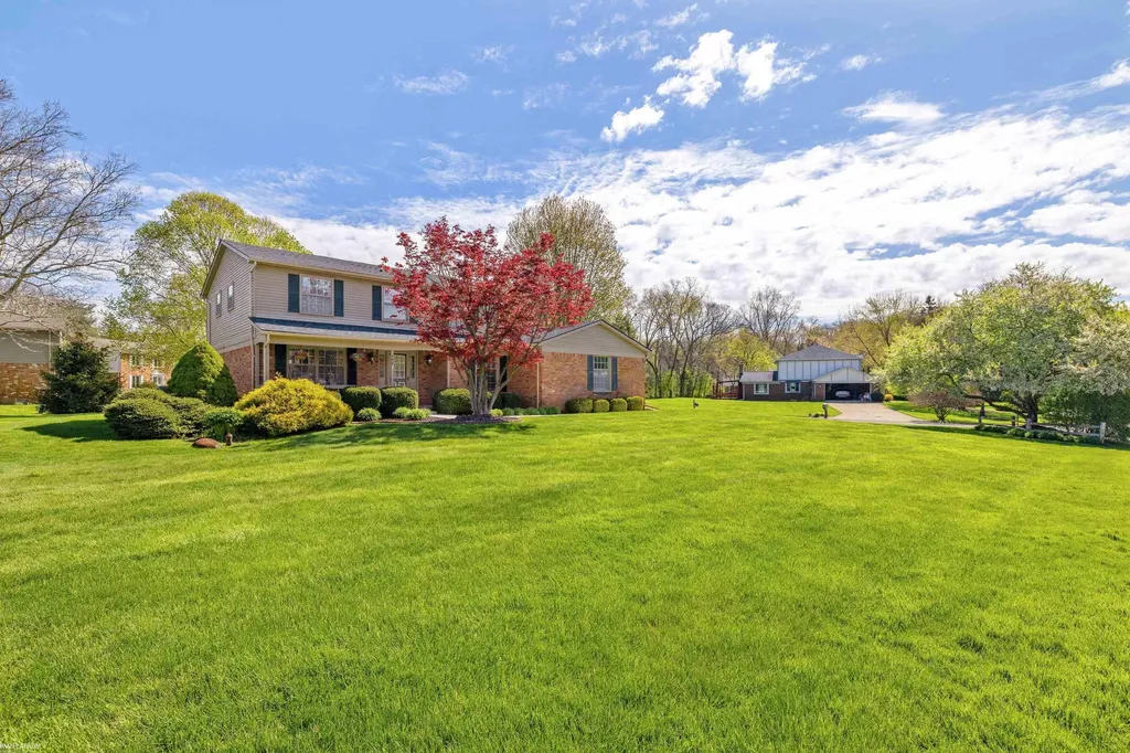 460 Abbey Wood Drive Rochester City MI 48306