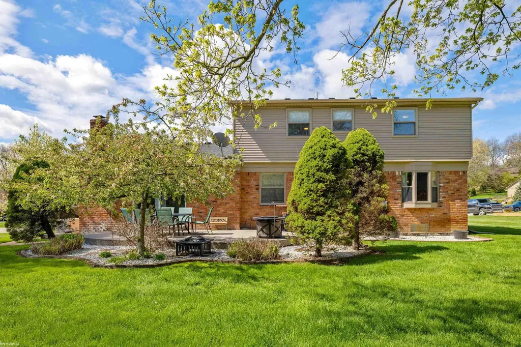 460 Abbey Wood Drive Rochester City MI 48306
