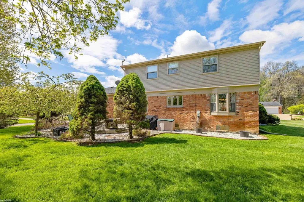 460 Abbey Wood Drive Rochester City MI 48306
