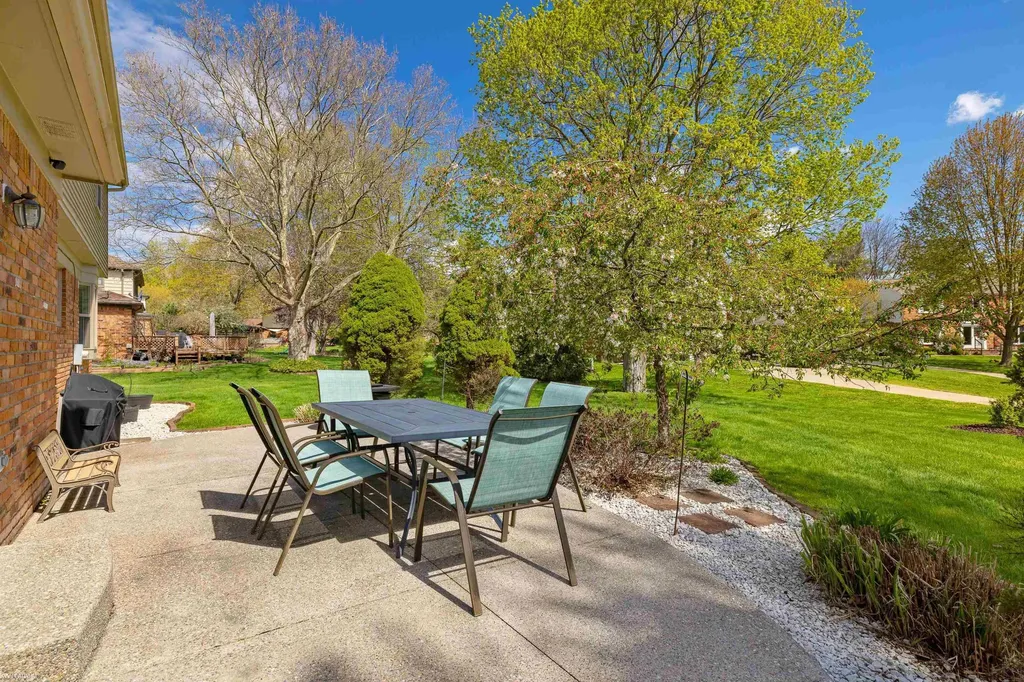 460 Abbey Wood Drive Rochester City MI 48306