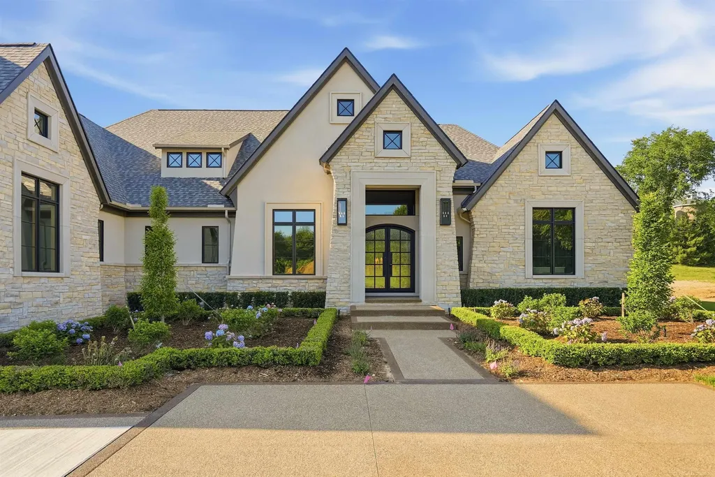5803 Cotswold Drive Washington Township MI 48094