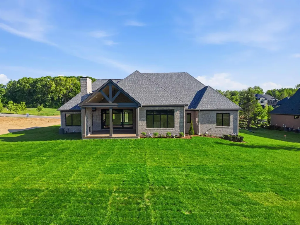 5803 Cotswold Drive Washington Township MI 48094