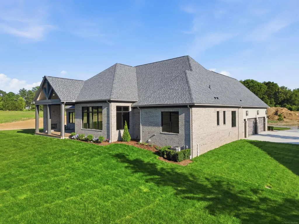 5803 Cotswold Drive Washington Township MI 48094