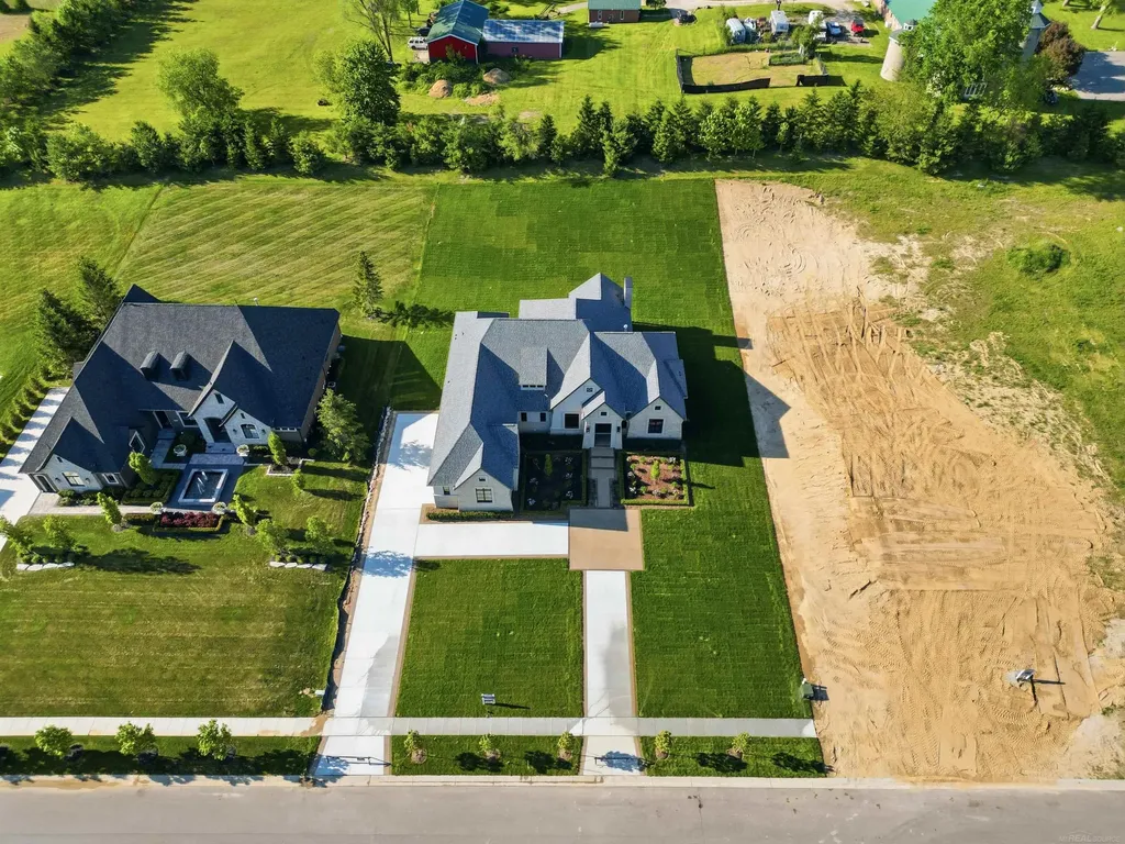 5803 Cotswold Drive Washington Township MI 48094