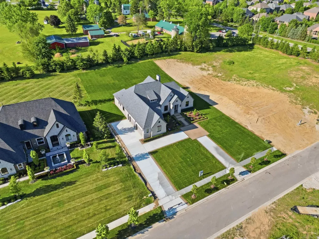 5803 Cotswold Drive Washington Township MI 48094