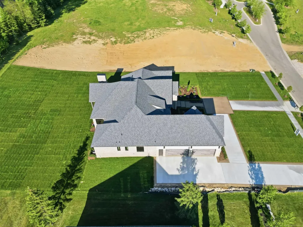 5803 Cotswold Drive Washington Township MI 48094