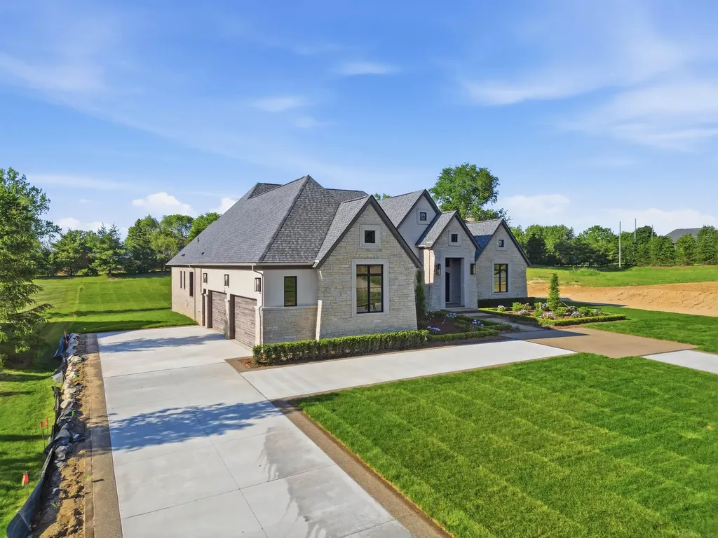 5803 Cotswold Drive Washington Township MI 48094