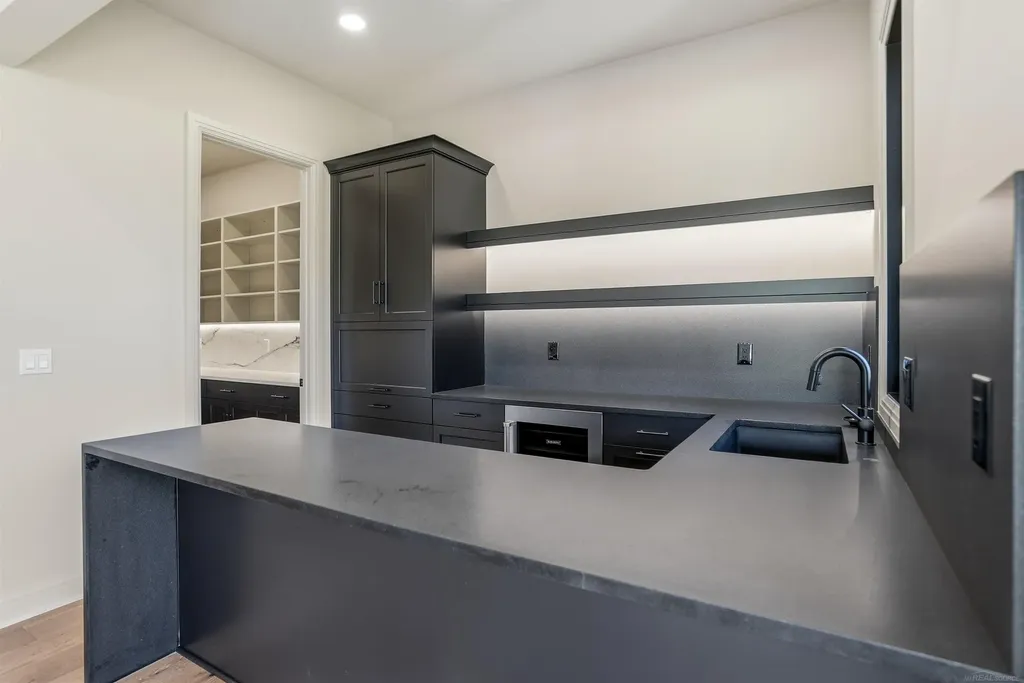 5803 Cotswold Drive Washington Township MI 48094