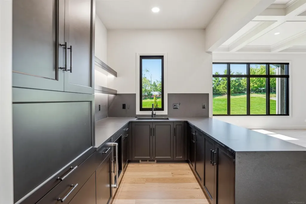 5803 Cotswold Drive Washington Township MI 48094