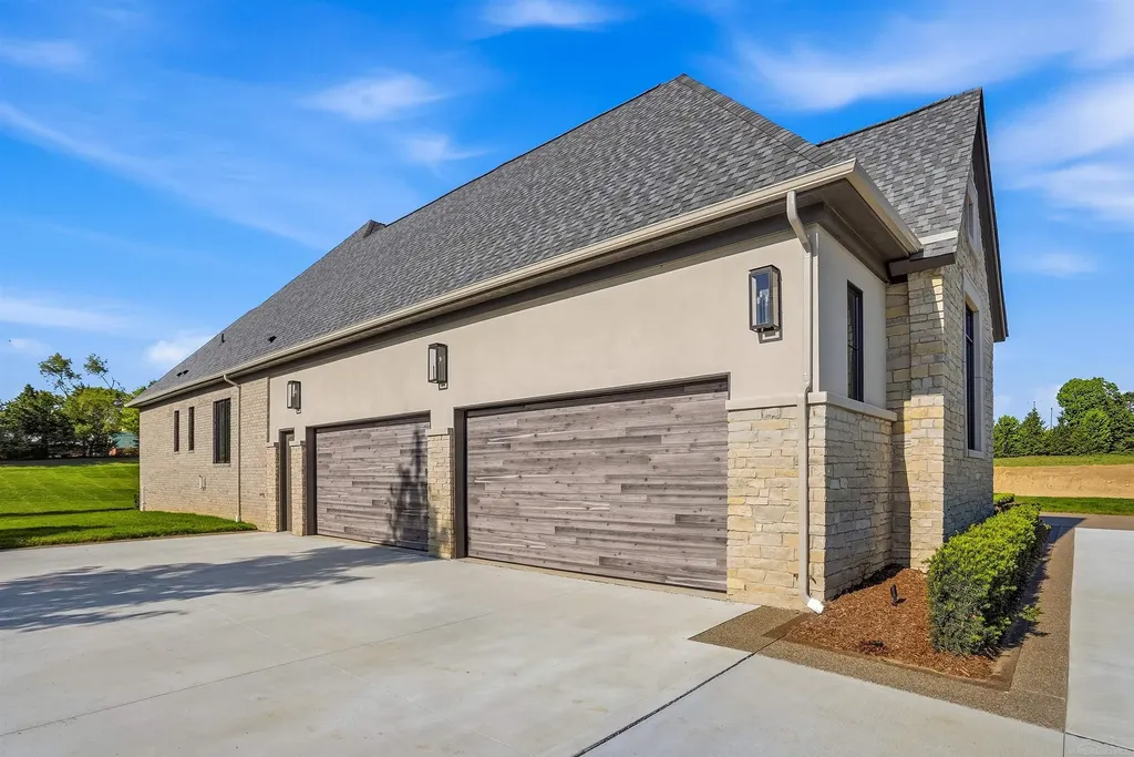 5803 Cotswold Drive Washington Township MI 48094