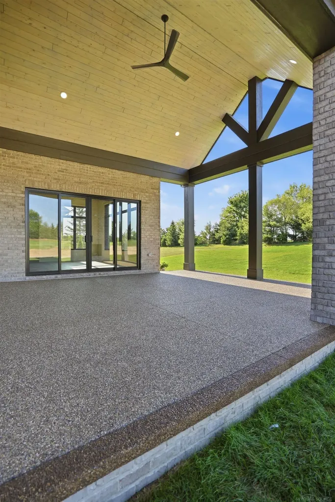 5803 Cotswold Drive Washington Township MI 48094