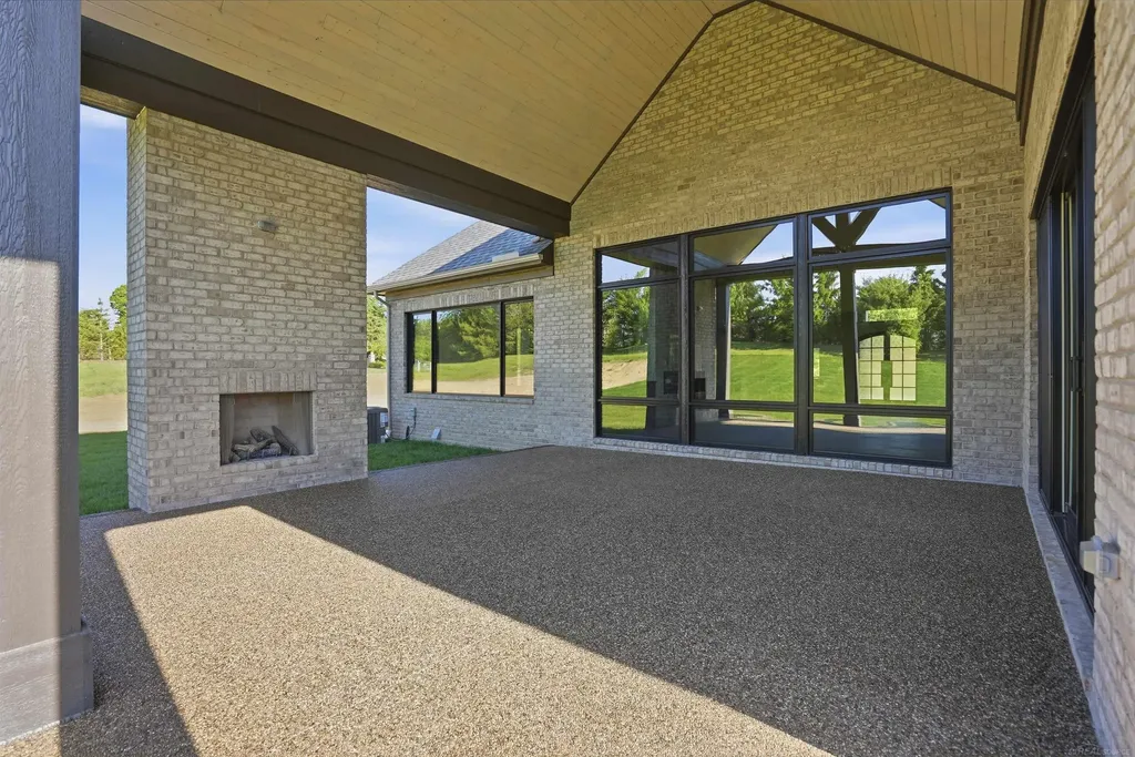 5803 Cotswold Drive Washington Township MI 48094