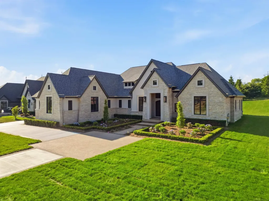 5803 Cotswold Drive Washington Township MI 48094