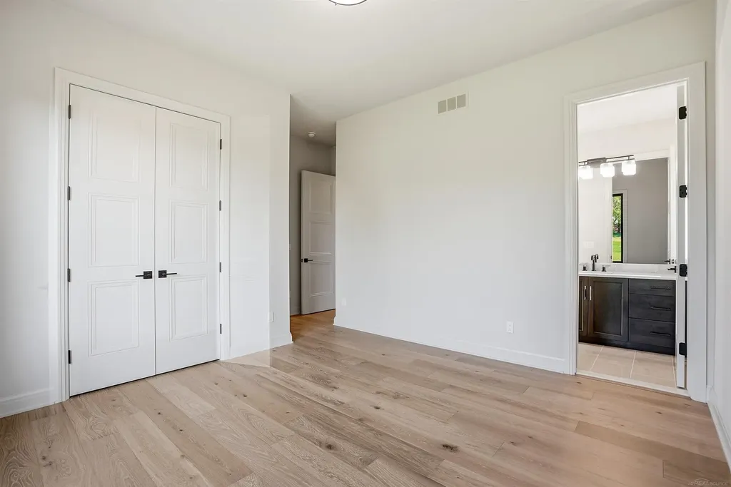 5803 Cotswold Drive Washington Township MI 48094