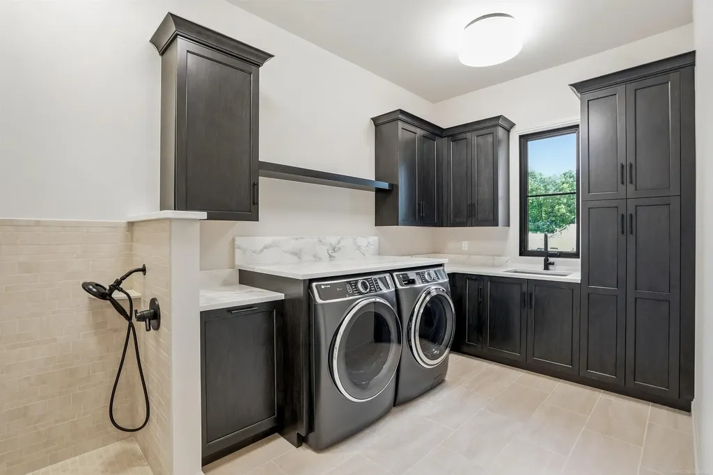 5803 Cotswold Drive Washington Township MI 48094
