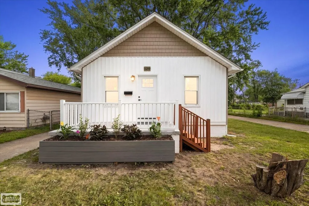 11259 Chapp Avenue Warren City MI 48089