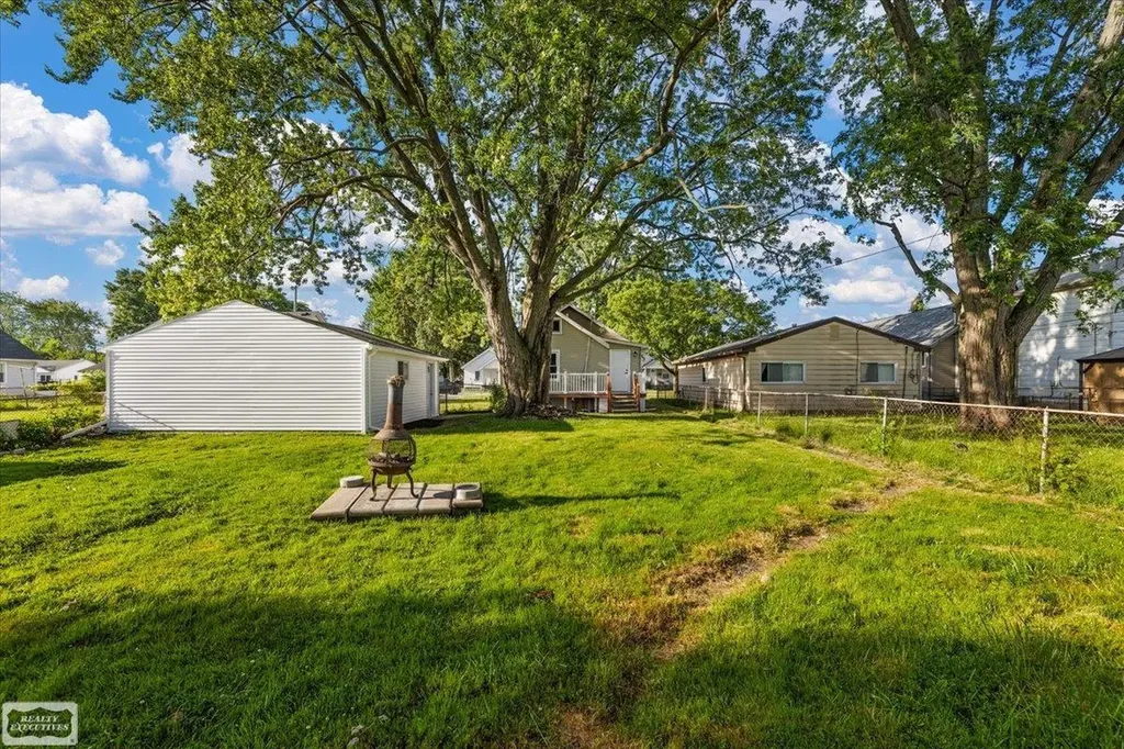 11259 Chapp Avenue Warren City MI 48089