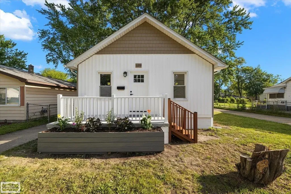 11259 Chapp Avenue Warren City MI 48089