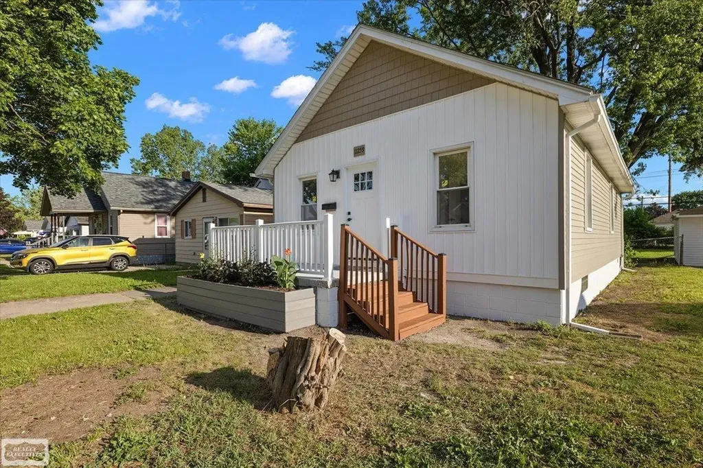 11259 Chapp Avenue Warren City MI 48089