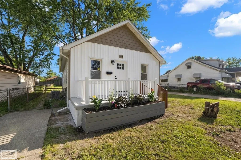 11259 Chapp Avenue Warren City MI 48089