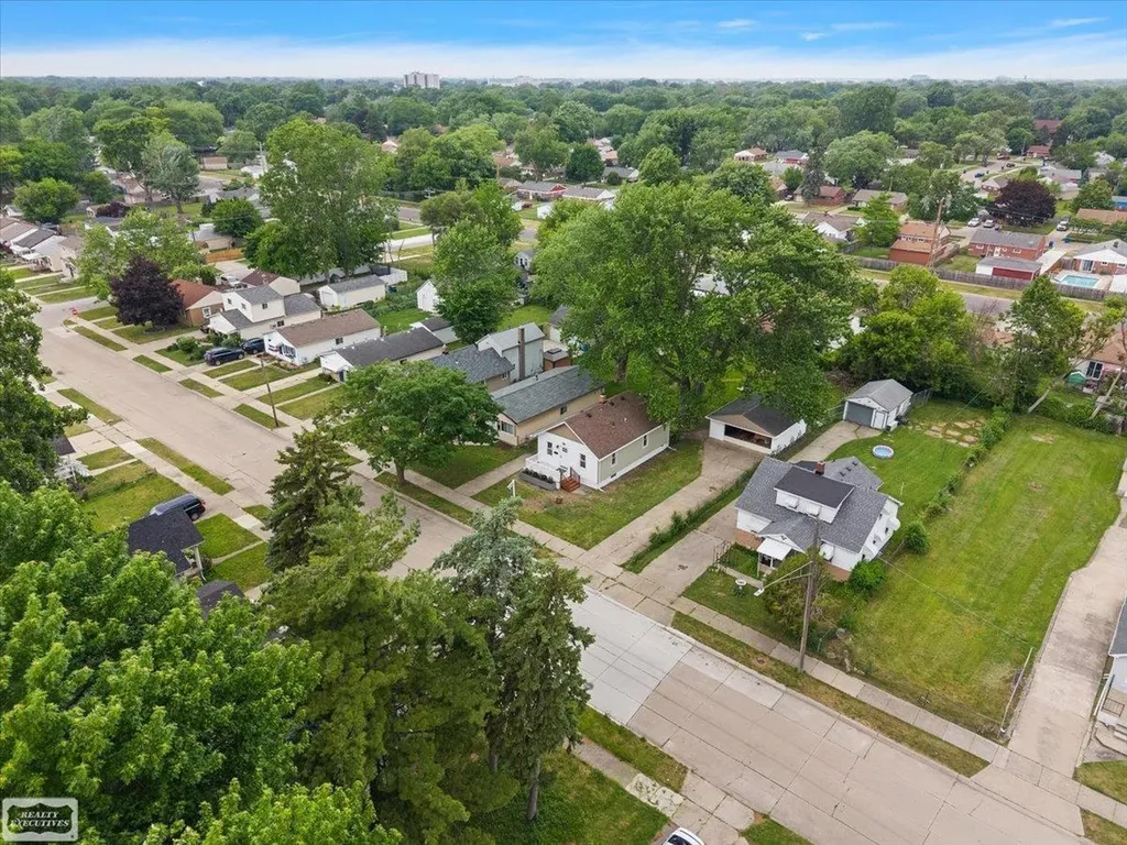 11259 Chapp Avenue Warren City MI 48089