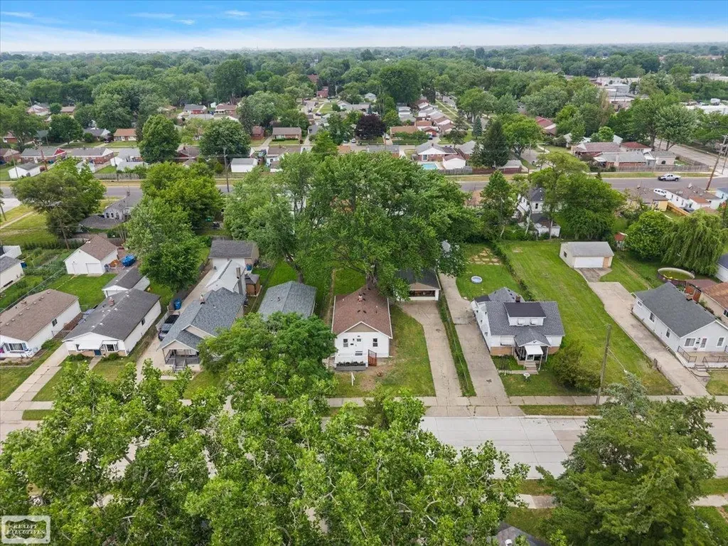 11259 Chapp Avenue Warren City MI 48089