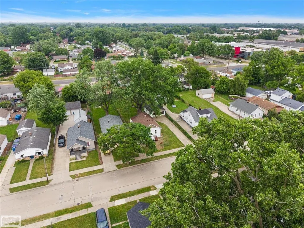 11259 Chapp Avenue Warren City MI 48089