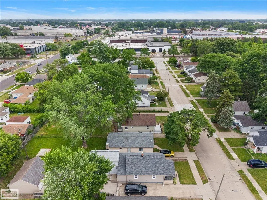 11259 Chapp Avenue Warren City MI 48089
