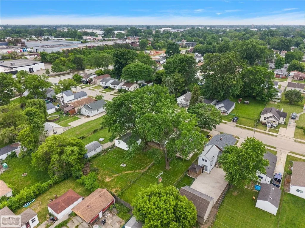 11259 Chapp Avenue Warren City MI 48089