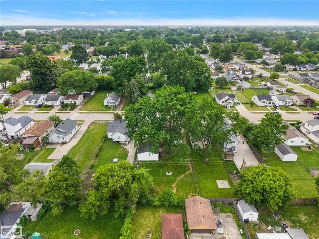 11259 Chapp Avenue Warren City MI 48089