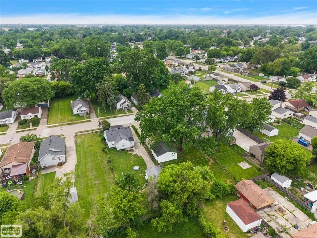 11259 Chapp Avenue Warren City MI 48089