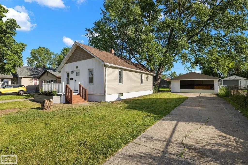 11259 Chapp Avenue Warren City MI 48089