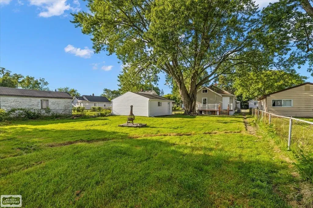 11259 Chapp Avenue Warren City MI 48089