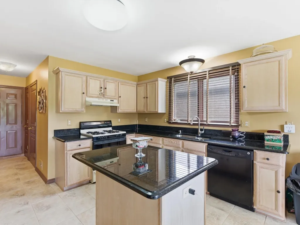 41891 Clinton Pines Drive Clinton Charter Township MI 48038