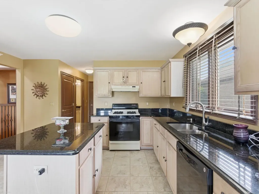 41891 Clinton Pines Drive Clinton Charter Township MI 48038