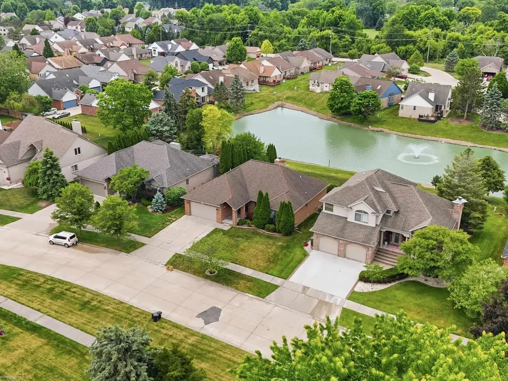 41891 Clinton Pines Drive Clinton Charter Township MI 48038
