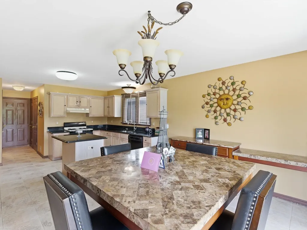41891 Clinton Pines Drive Clinton Charter Township MI 48038