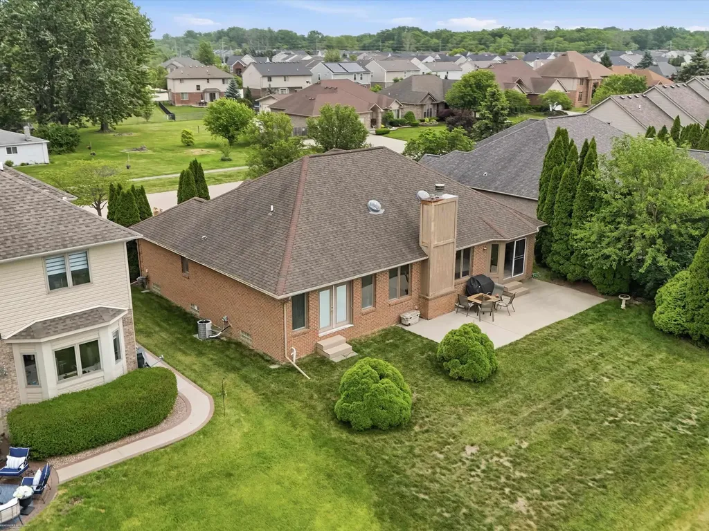 41891 Clinton Pines Drive Clinton Charter Township MI 48038