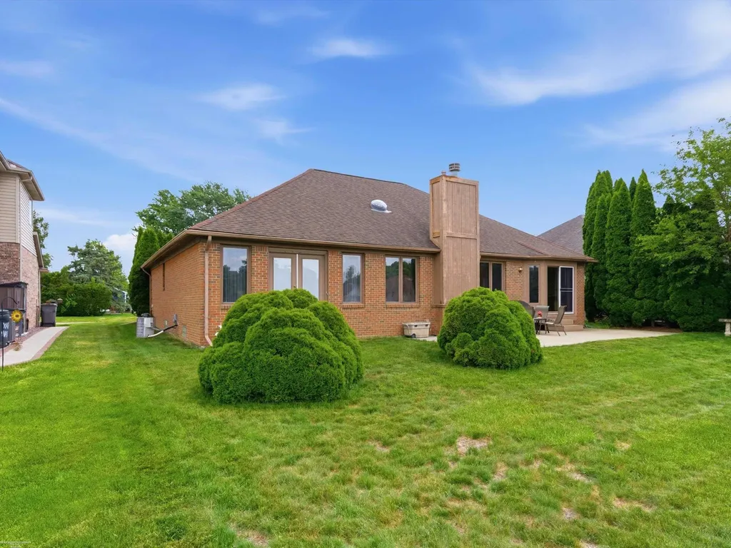 41891 Clinton Pines Drive Clinton Charter Township MI 48038