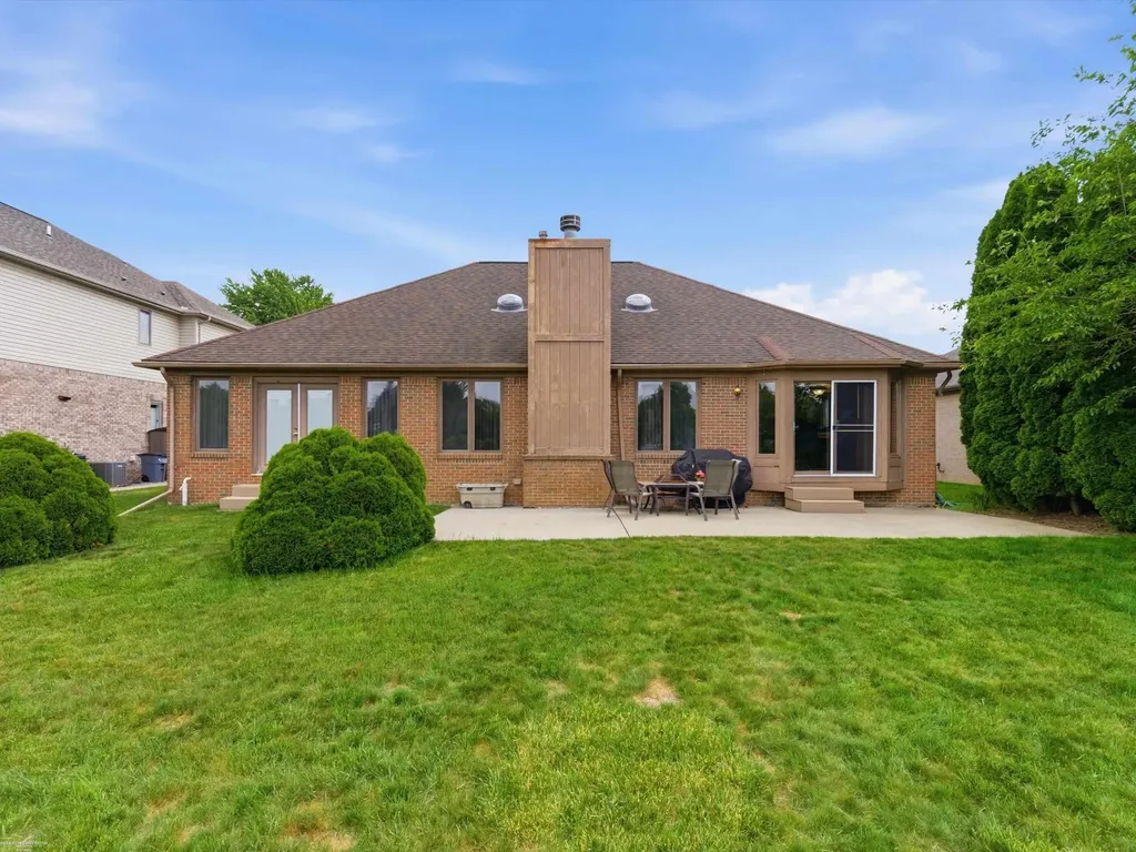 41891 Clinton Pines Drive Clinton Charter Township MI 48038