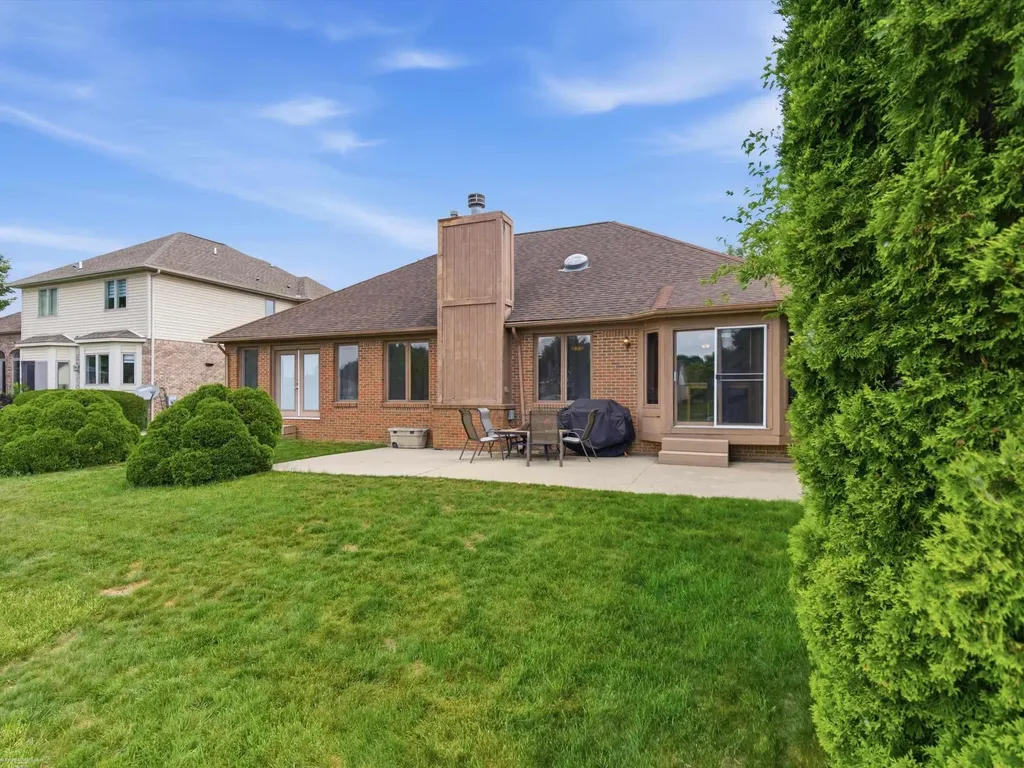 41891 Clinton Pines Drive Clinton Charter Township MI 48038