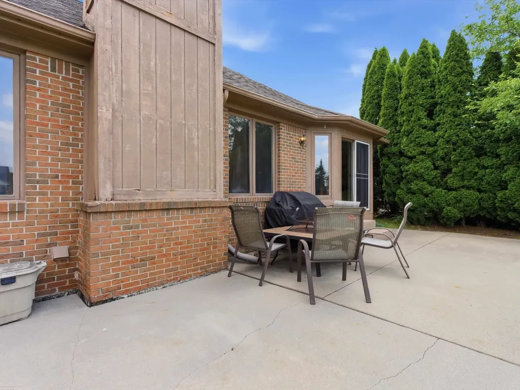 41891 Clinton Pines Drive Clinton Charter Township MI 48038