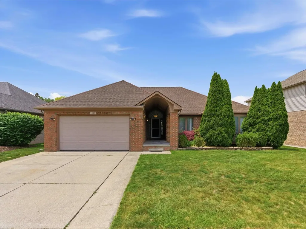 41891 Clinton Pines Drive Clinton Charter Township MI 48038
