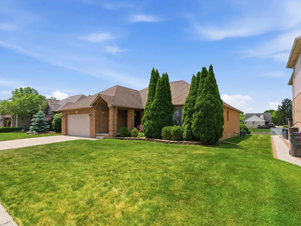 41891 Clinton Pines Drive Clinton Charter Township MI 48038