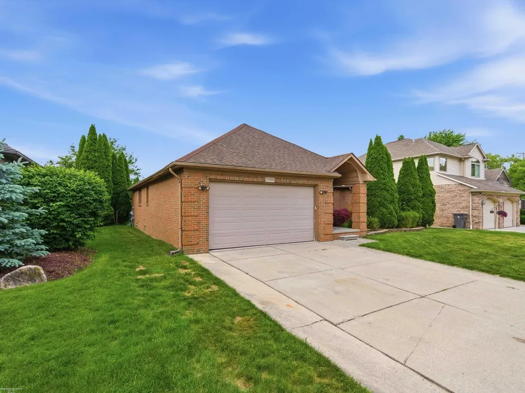 41891 Clinton Pines Drive Clinton Charter Township MI 48038