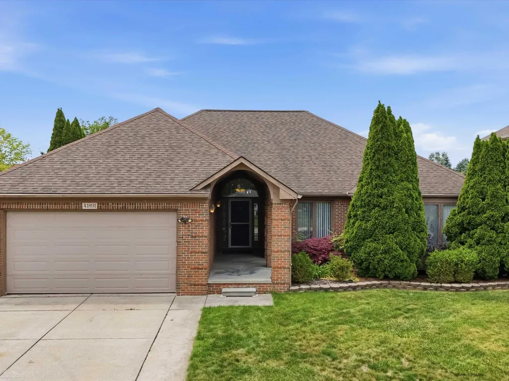 41891 Clinton Pines Drive Clinton Charter Township MI 48038