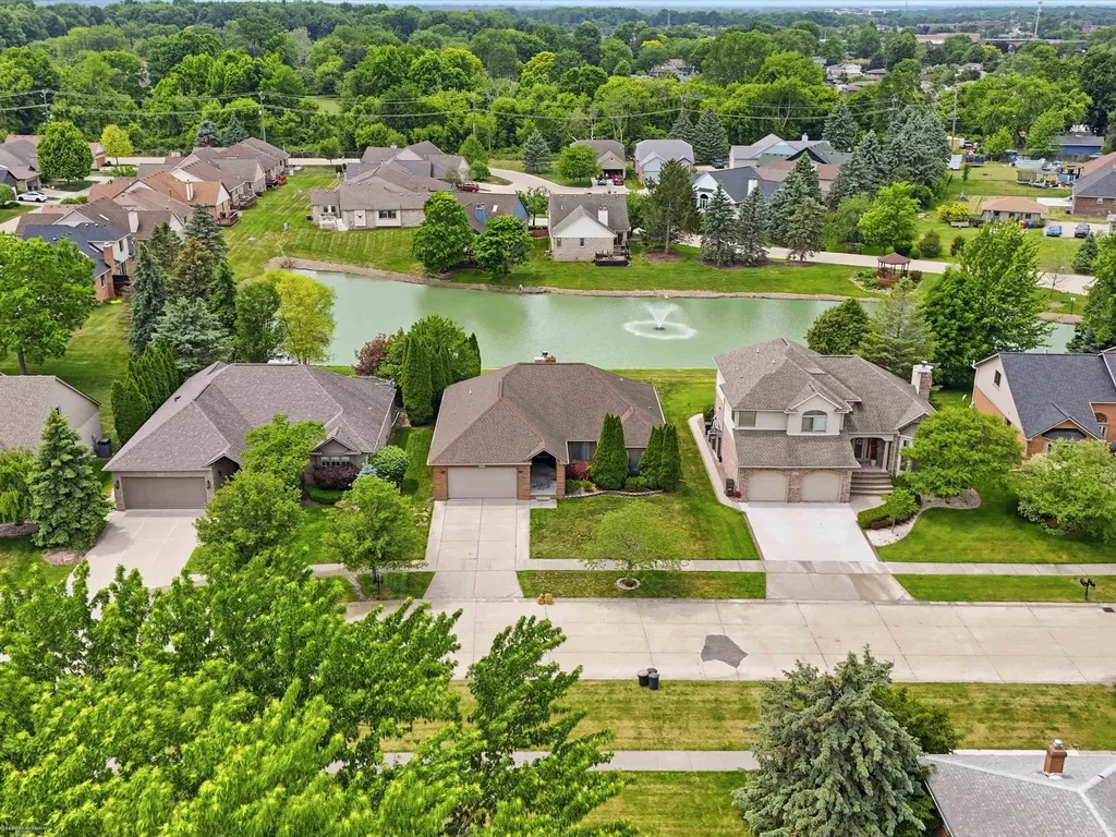 41891 Clinton Pines Drive Clinton Charter Township MI 48038