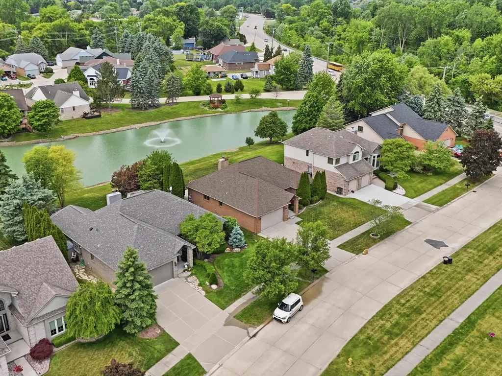 41891 Clinton Pines Drive Clinton Charter Township MI 48038