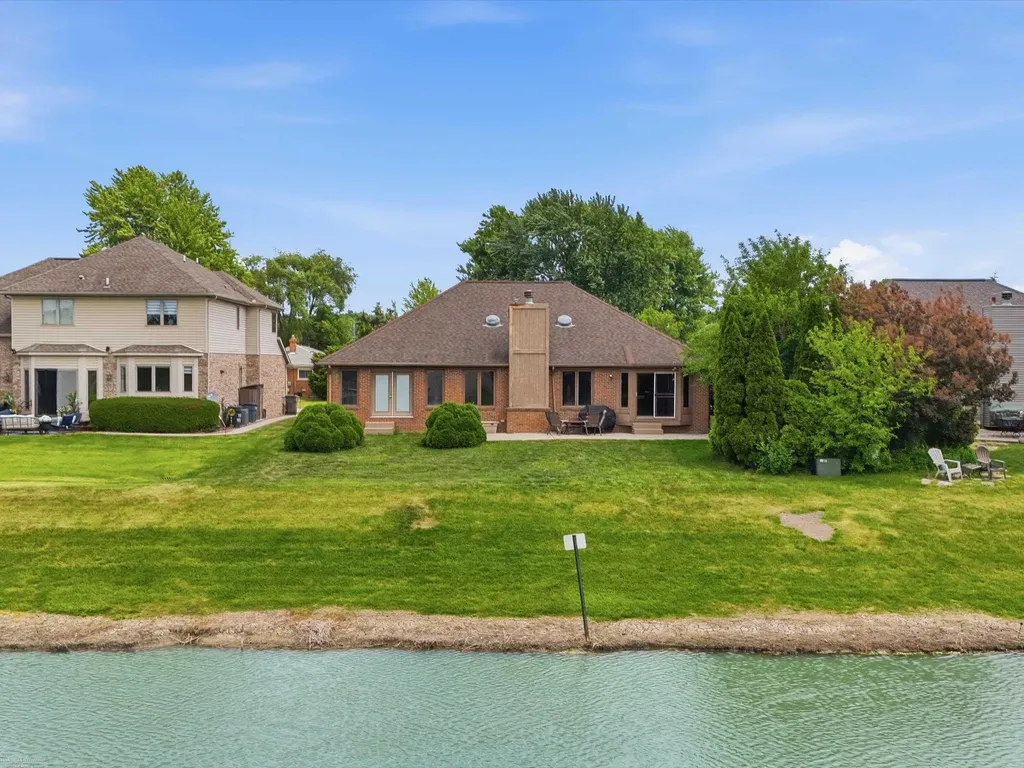41891 Clinton Pines Drive Clinton Charter Township MI 48038